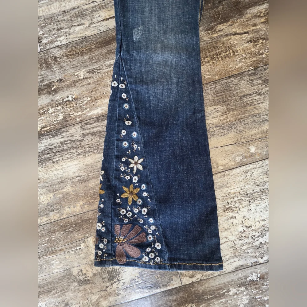 Wrangler Distressed Retro Blue Flare Jeans with Floral Embroidery - Picture 2 of 8